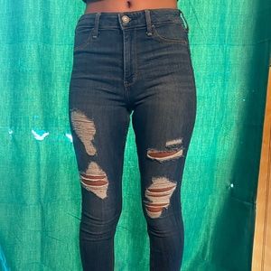 Hollister High-Rise Ripped Jean Legging size 1S, w25 L26